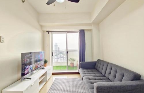 Ermita Apartment | Home in Manila Breathtaking Sunset View