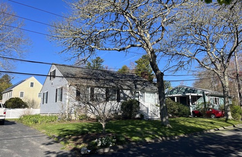 Mattapoisett Center House | Home in Mattapoisett Village, walk to beach, town, pub/Inn general store.