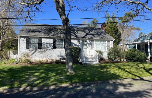 Mattapoisett Center House | Home in Mattapoisett Village, walk to beach, town, pub/Inn general store.