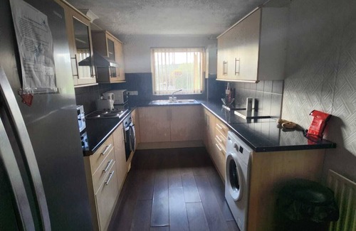Chatham House | Home in Medway 3bedroom Free Sports Free Parking