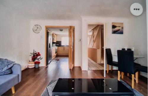 Chatham House | Home in Medway 3bedroom Free Sports Free Parking