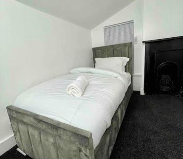 Chatham Apartment | Home In Medway Chatham