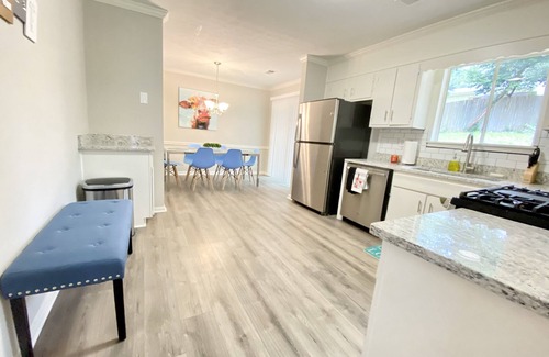 Norcross House | ☀️Home in Norcross ⚡️Nicknamed “House on a Hill” 🏡 Long Term Stay Welcome!