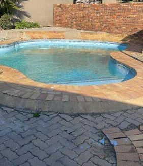 Greater Johannesburg Metropolitan Area House | Home in Suideoord, Jhb south
