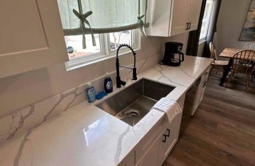 Fresno House | Home in the City: 4BR Fresno Retreat w POOL
