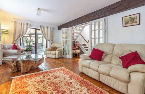 Pershore House | Home in The Vale of Evesham with Hot Tub