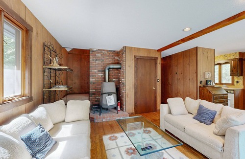 Franconia House | Home in the woods with a large deck, Ping-Pong table, & W/D