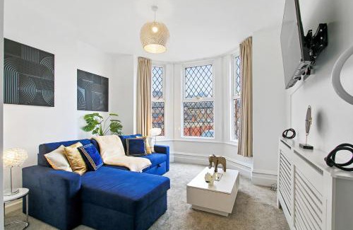 Leeds House | Home in Woodhouse, Leeds,Free 4 Car Parking,Free WiFi