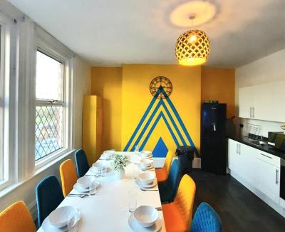 Leeds House | Home in Woodhouse, Leeds,Free 4 Car Parking,Free WiFi