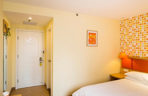 Wuchang Hotel | Home Inn Wuhan Wuluo Road Fujiapo Coach Station