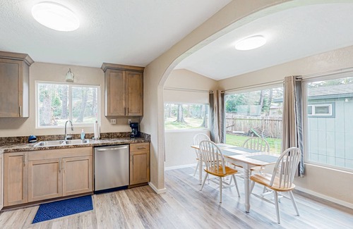 Coos Bay House | Home near the ocean with wood stove, large yard, washer/dryer, streaming, patio
