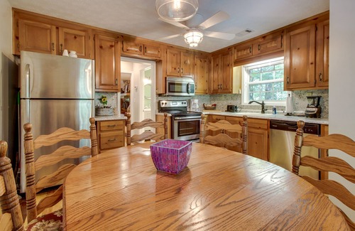 Sautee Nacoochee Cabin | Home on 8 Wooded Acres with Creek, Private Hot Tub, Screened-In Deck & Firepit