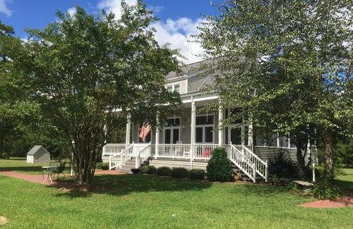 Loris House | Home on private lake. Dog Friendly-Myrtle Beach is just 30 minutes away!