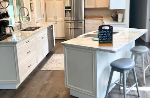 Blaine House | Home on the Border - Modern home 5 minutes from Canadian border
