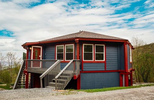 Seven Devils House | Home overlooking the mountains with a spacious deck, firepit, grill, W/D, & AC