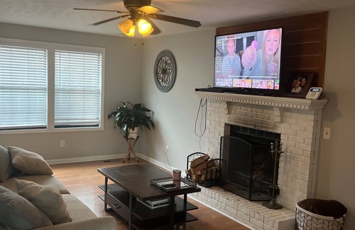 Goodlettsville House | Home surrounded by Nature super Cozy and Convenient to Nashville