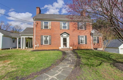 Lynchburg House | Home Sweet Home #1 near Liberty University and Lynchburg Hospital