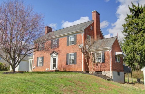 Lynchburg House | Home Sweet Home #1 near Liberty University and Lynchburg Hospital