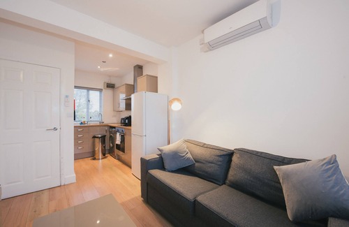 Cambridge Apartment | Home Sweet Home by Paymán Club