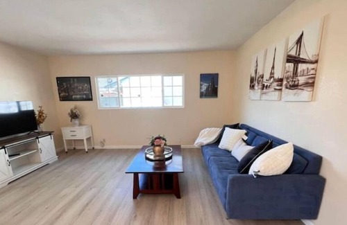 Capewood House | Home Sweet Home Modern 4BD/2BA in San Jose