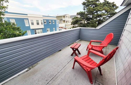 Ventnor City House | Home under 2 blocks from beach, family sized, pet friendly