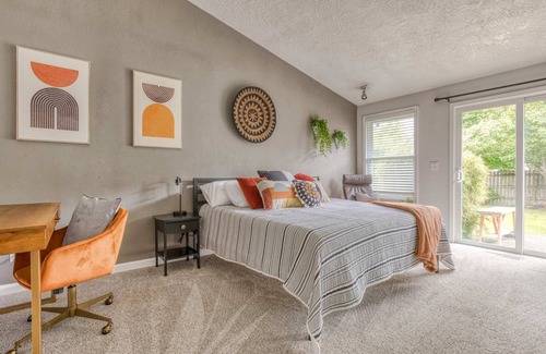 Monmouth House | Home w/Garden Play structure, Hot Tub, Fireplace, Monmouth Family Retreat