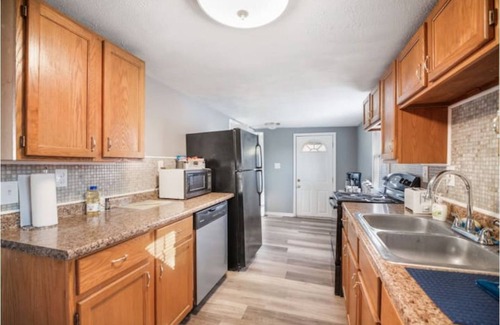 Middletown House | Home w/King Bed & Fire pit centrally located