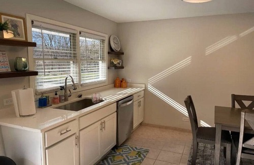 Libertyville House | Home W/Large Deck, Libertyville - Near Naval Base