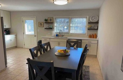 Libertyville House | Home W/Large Deck, Libertyville - Near Naval Base