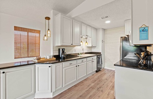 Butler Beach Cottage | Home w/Private Hot Tub < 1 Mi to Butler Beach!