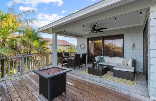Butler Beach Cottage | Home w/Private Hot Tub < 1 Mi to Butler Beach!