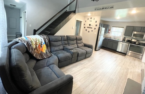East Stroudsburg House | Home with FREE access to 2 Pools, Lake, Fitness, Tennis, Basketball, & MORE.