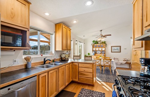 Sagle House | Home with free WiFi, washer/dryer & enclosed yard - close to hiking and biking