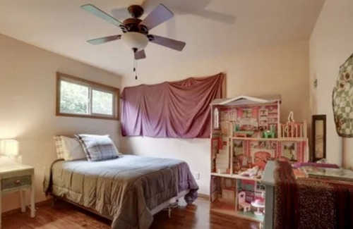 Rio Dell House | Home with Giant Redwood’s on the Eel River (w/river access)