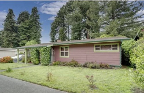 Rio Dell House | Home with Giant Redwood’s on the Eel River (w/river access)