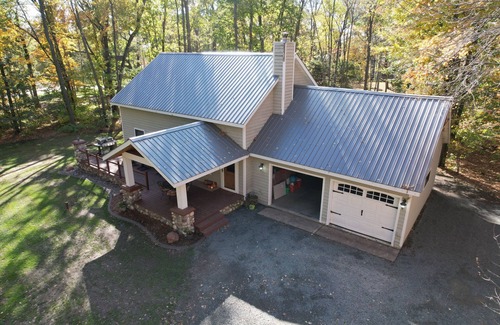 Amery House | Home with Lake Access and 2023 Tri-toon available to rent