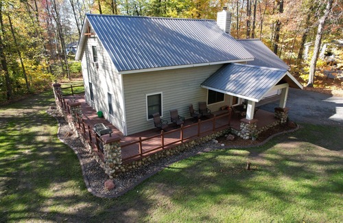 Amery House | Home with Lake Access and 2023 Tri-toon available to rent