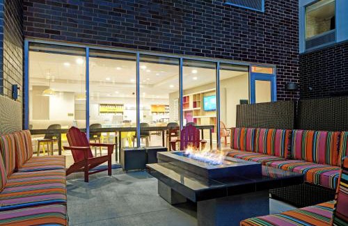 East Town Hotel | Home2 Suites By Hilton Milwaukee Downtown