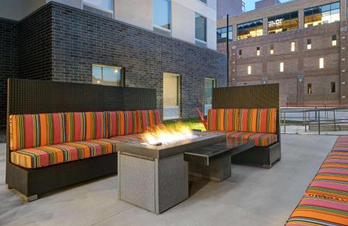 East Town Hotel | Home2 Suites By Hilton Milwaukee Downtown
