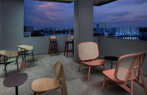 Ludlam Hotel | Home2 Suites By Hilton Miami Airport South Blue Lagoon