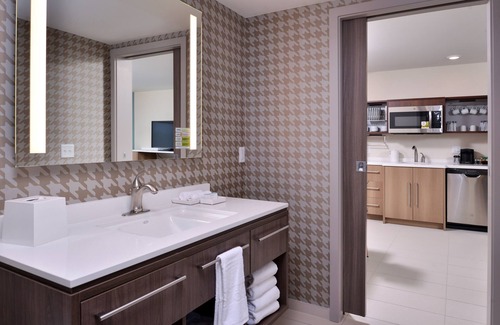 Portland Hotel | Home2 Suites by Hilton Portland Airport OR