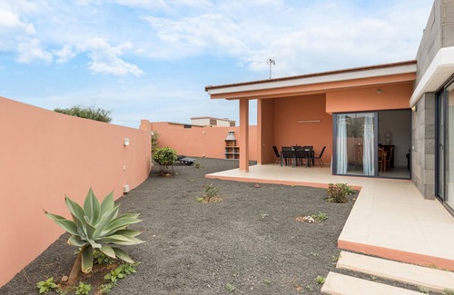 Geafond Ski Chalet | Home2Book Chill & BBQ Hideaway in Corralejo