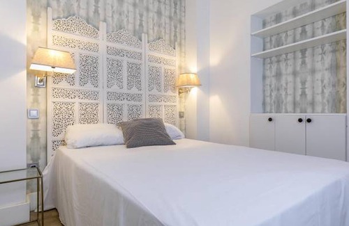 Guindalera Apartment | HOMEABOUT DIEGO DE LEON APARTMENT II