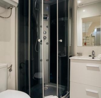 Nino Jesus Apartment | HOMEABOUT RETIRO Apartment II