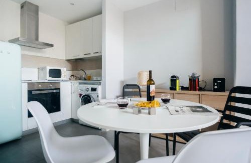 Nino Jesus Apartment | HOMEABOUT RETIRO Apartment II