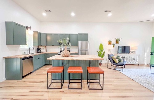 Mountain View Apartment | Homebase~ A Modern Apt w/No Extra Cleaning Fee
