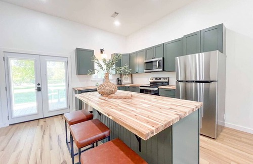 Mountain View Apartment | Homebase~ A Modern Apt w/No Extra Cleaning Fee
