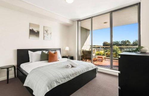 Wentworth Point Apartment | Homebush l Resort Style Two Bedroom Apartment
