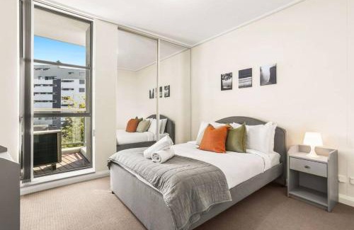 Wentworth Point Apartment | Homebush l Resort Style Two Bedroom Apartment