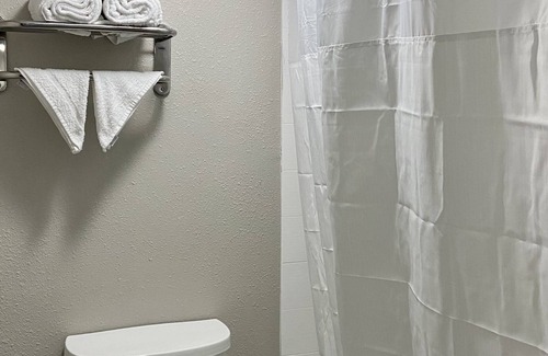 Newnan Hotel | HomeLodge